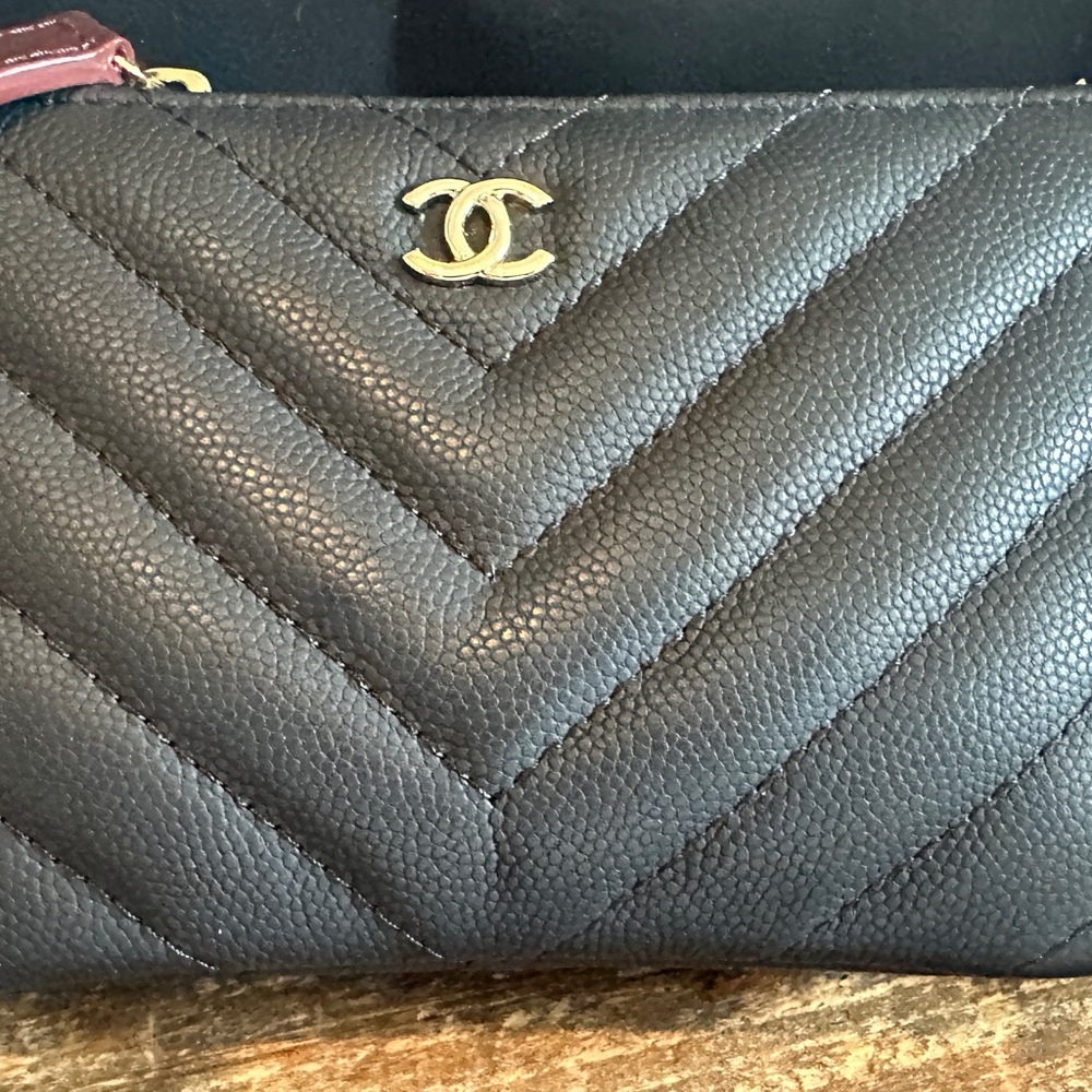 CHANEL Caviar Quilted O-Case - Picture 6 of 10